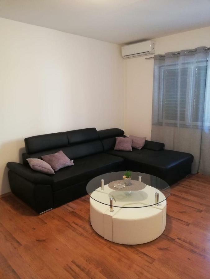 Mala Kuca Apartment Vodice Exterior photo